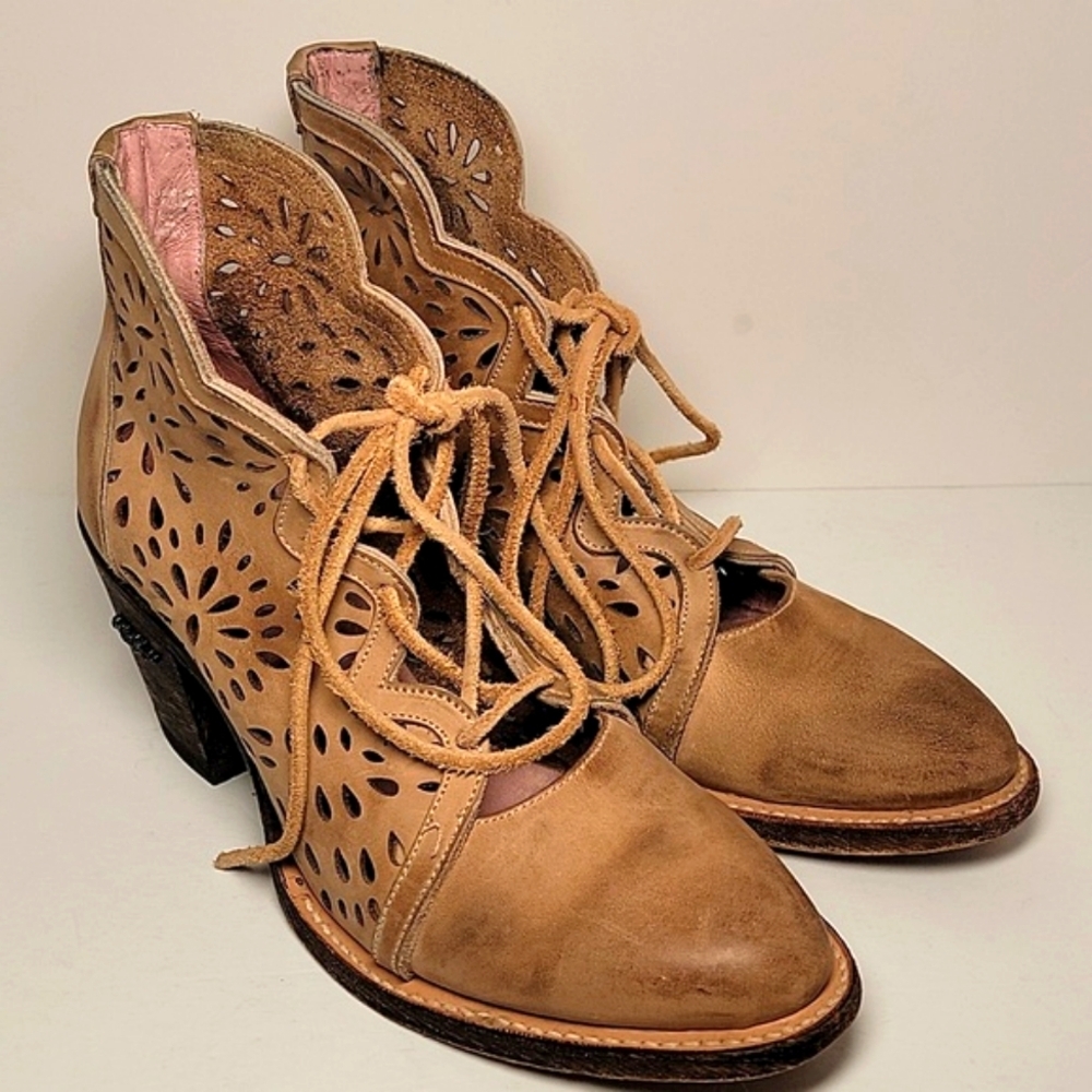 Miss Macie Waitin' On Friday Booties Ankle Boots Laser Cut Lace-up Leather 7.5